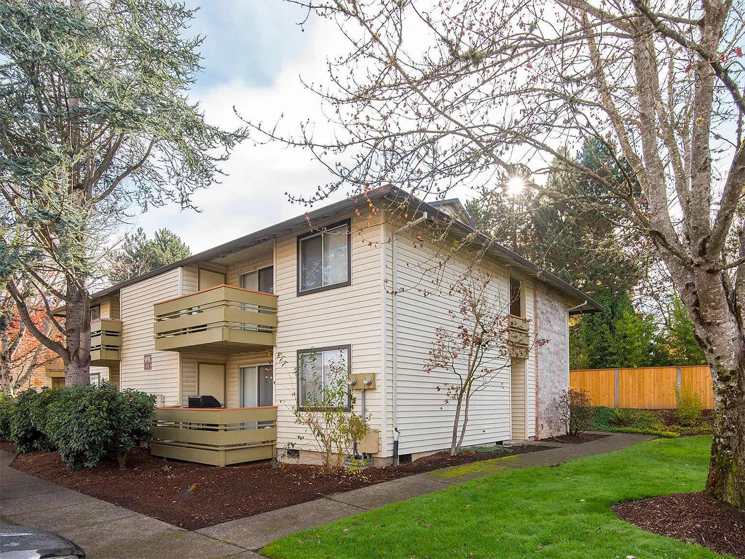 Willow Creek Apartments — Photo 2
