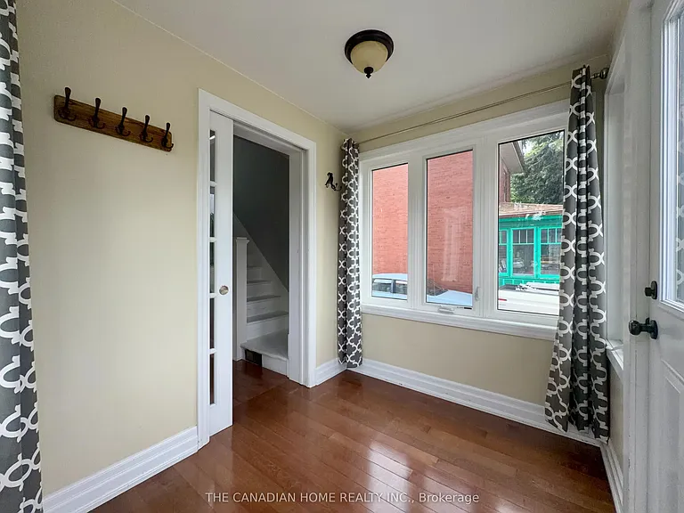 71 English St — Photo 5
