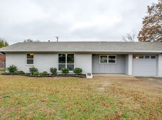 8121 Pinewood Dr, Benbrook, TX 76116