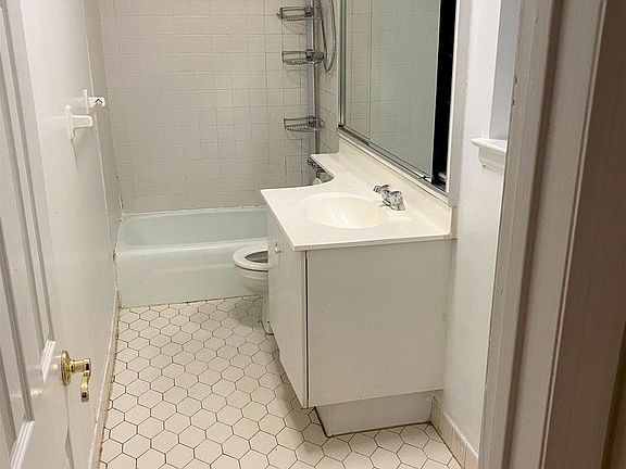 4th image of 235 E 13th St APT 2g