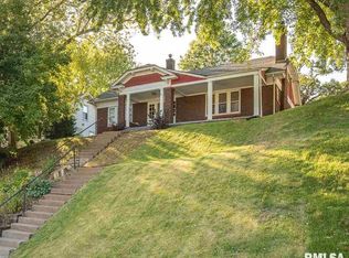 2516 Middle Rd, Davenport, IA 52803