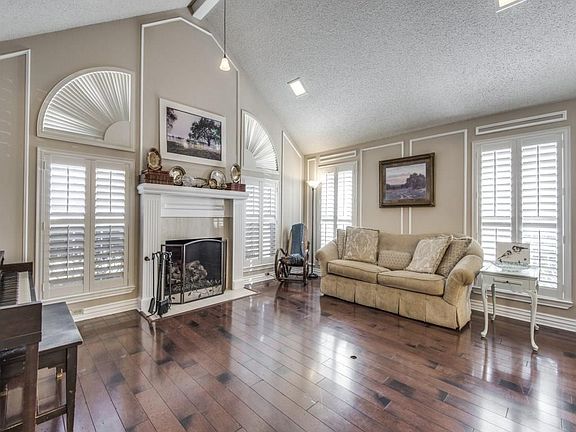 5th image of 2701 Berkshire Dr