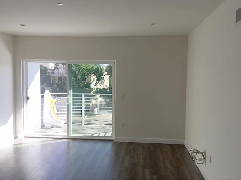 4305 Laurel Canyon Blvd #202 — Photo 2
