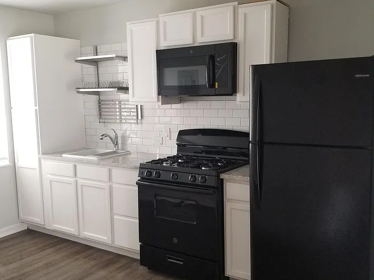 702 Urbantke Ln #B — Photo 1