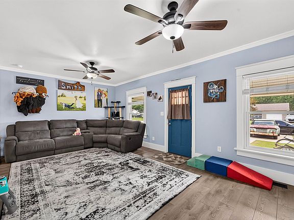 5th image of 1012 S Elm St