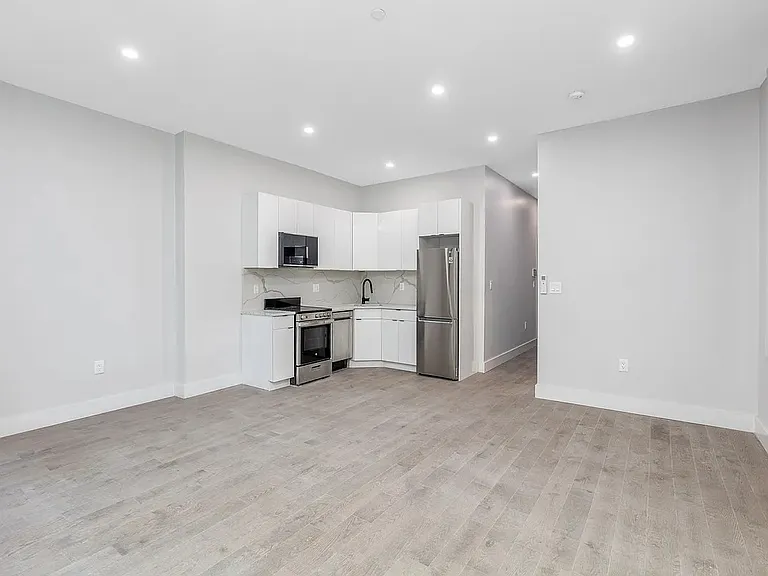 241 W 75th St #10 — Photo 1