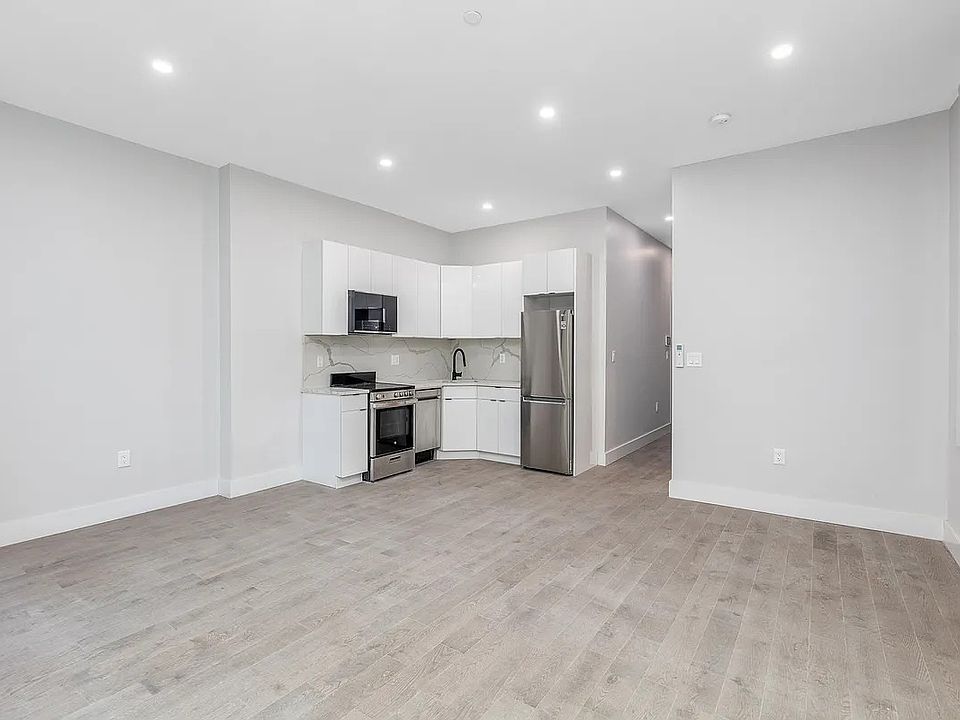 1st image of 241 W 75th St #10