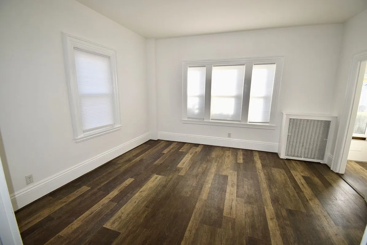 3 bed, 2.0 bath, 1080 sqft, $3,400 — Photo 4