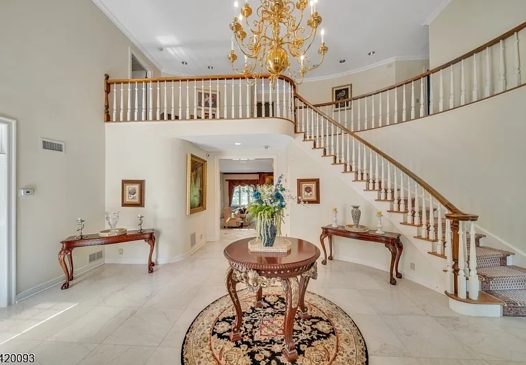 787 Peach Tree Ln — Photo 3