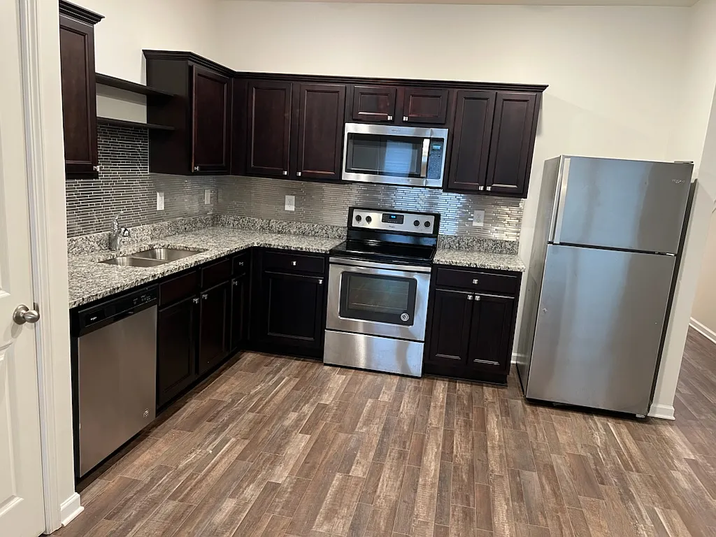 3 bed, 2.5 bath, 1514 sqft, $2,200 — Photo 2