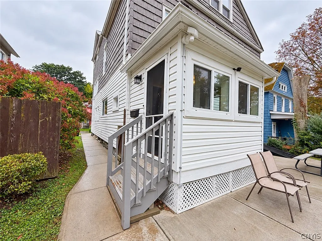 2 bed, 1.0 bath, 1353 sqft, $1,400 — Photo 3
