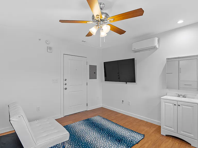 306 E 30th St #109 — Photo 6