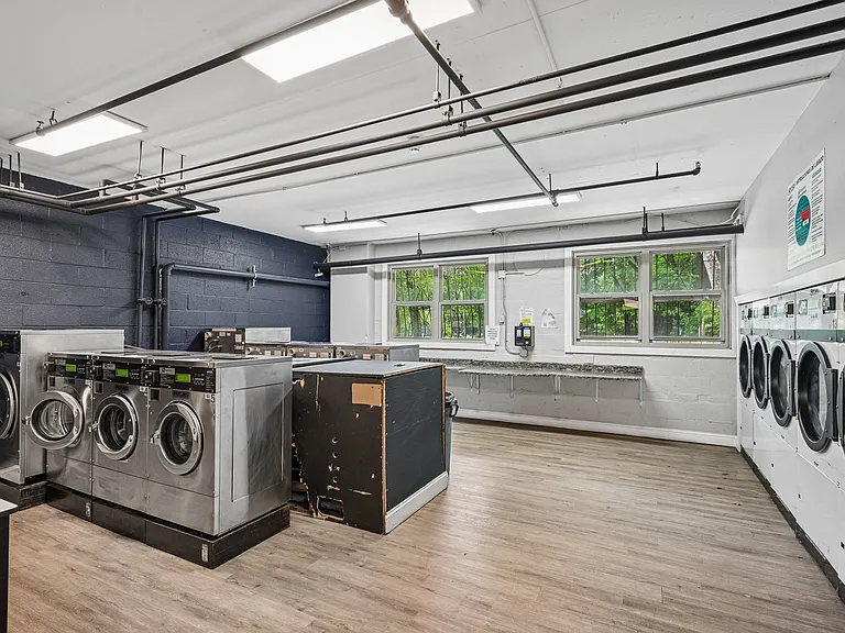 Bryn Mawr Apartments — Photo 25