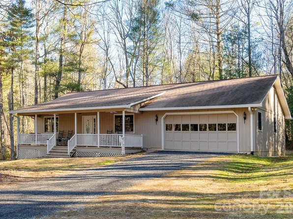 55 English Ivy Ln, Zirconia, NC 28790