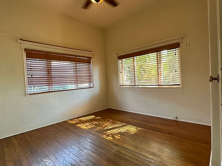 1115 S Maple Ave — Photo 30