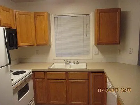 2242 S Stephen Ave — Photo 4
