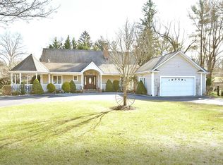 4 Oakridge Dr, Huntington, NY 11743