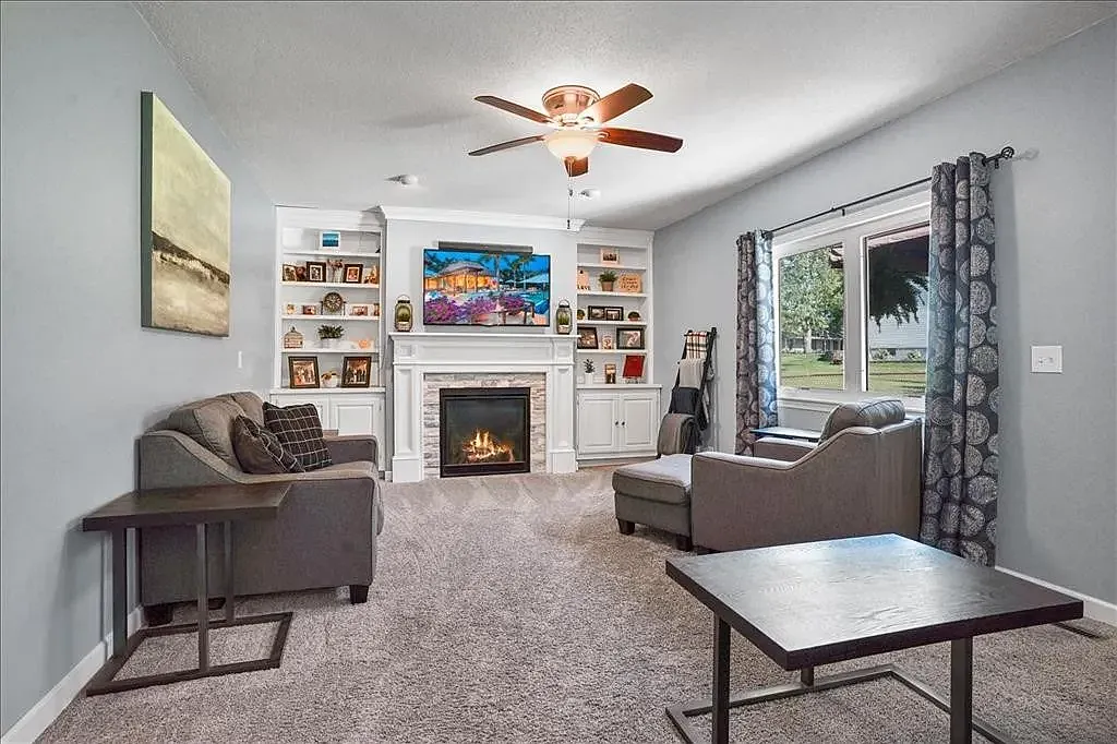 4 bed, 2.5 bath, 2673 sqft, $2,600 — Photo 4