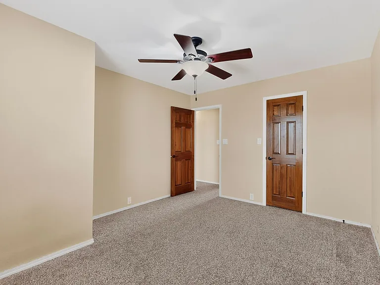 5612 Chelwood Park Blvd NE — Photo 28