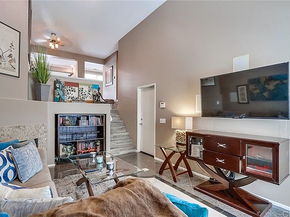 3rd image of 5 Burlingame Ln
