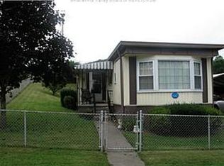 319 Empire Dr, Saint Albans, WV 25177