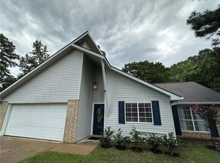 1004 Amber Ln, Pineville, LA 71360