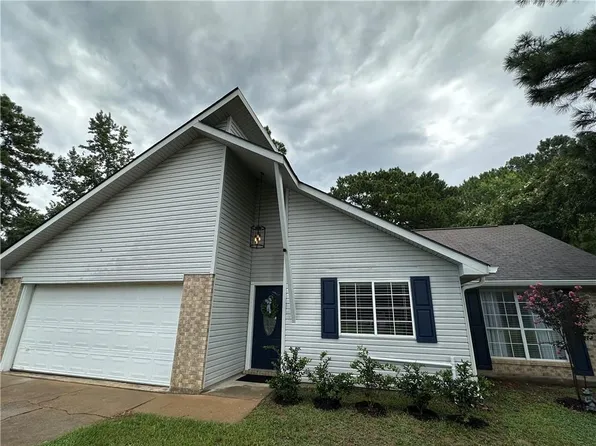 1004 Amber Ln, Pineville, LA 71360