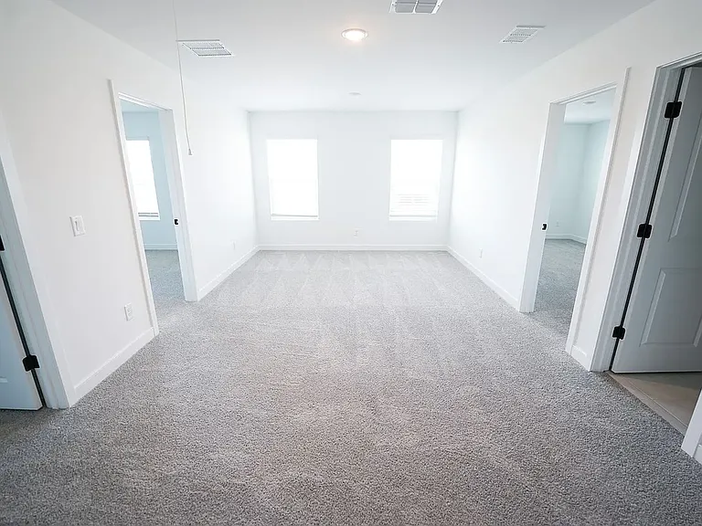 136 Kingswood Cir — Photo 8