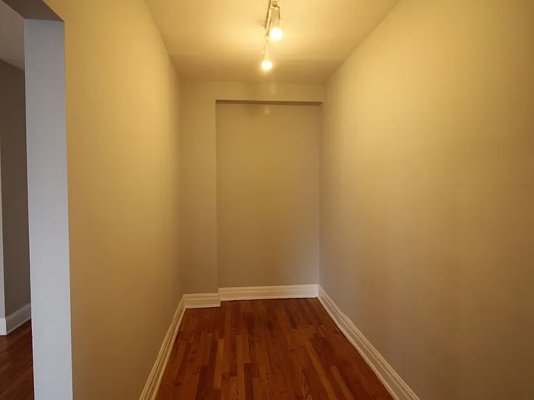 1204 W Granville Ave — Photo 17