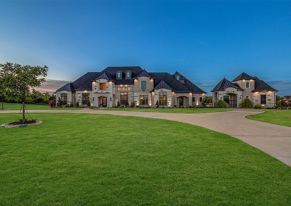 1st image of 800 N Bluffview Dr