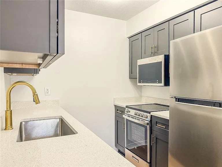 800 Martin Behrman Ave #203 — Photo 6