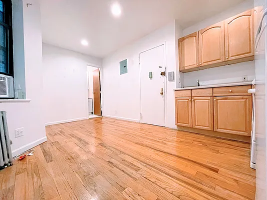 Rented by HOLTON REAL ESTATE INC. | media 9