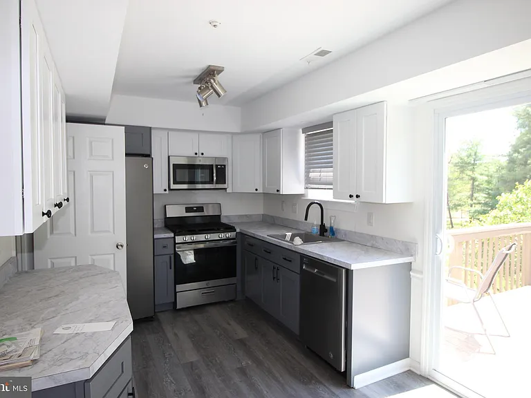 1632 McNelis Dr — Photo 5