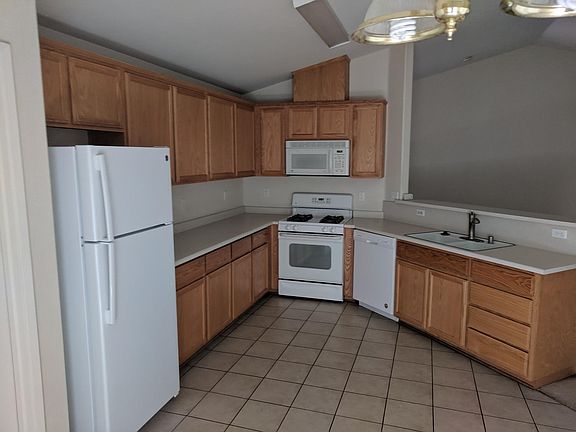 2nd image of 694 Kensington Cir