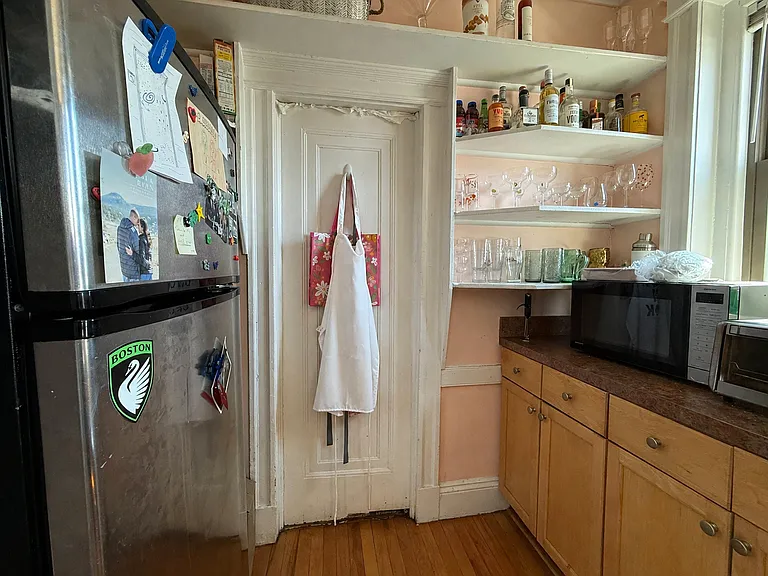 12 Greenway Ct #4 — Photo 5