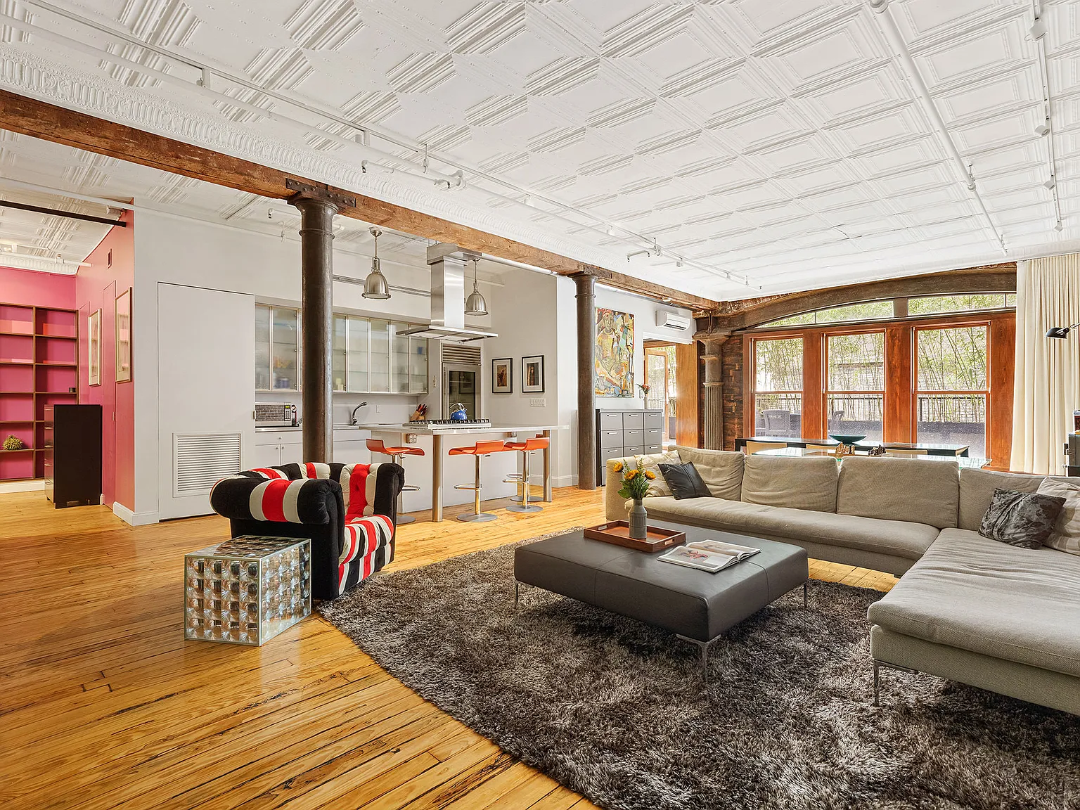542 Broadway — Photo 2