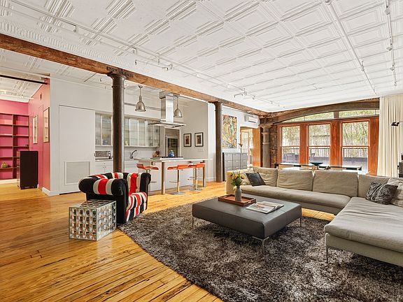 2nd image of 542 Broadway APT 2R