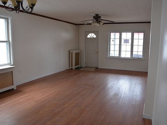 4th image of 131 W Vaughn St