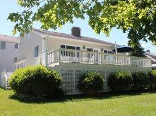 4 Shaw St, Hampton, NH 03842