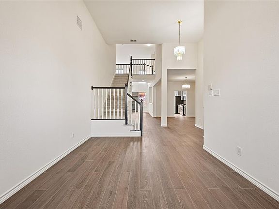 5th image of 2705 Magnolia Ln