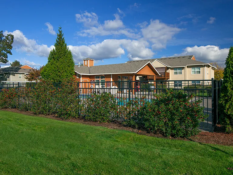 Suzann Plaza Apartments — Photo 10