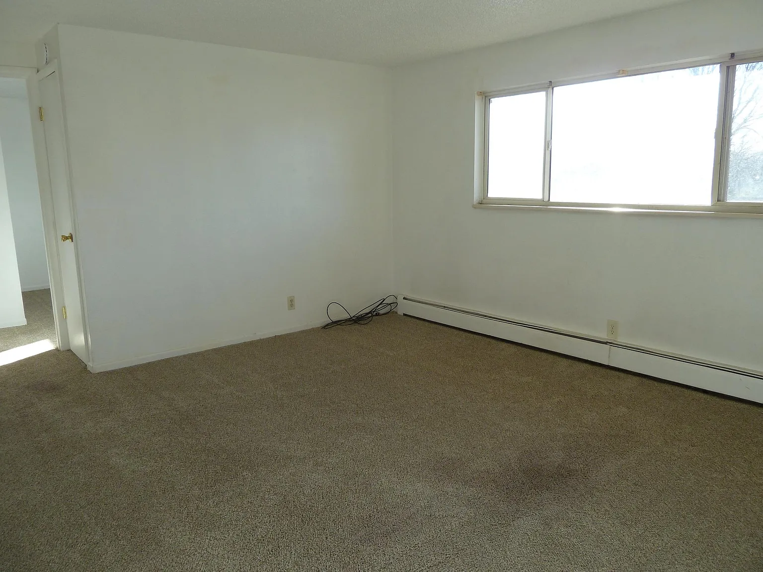 2 bed, 770 sqft, $825 — Photo 3