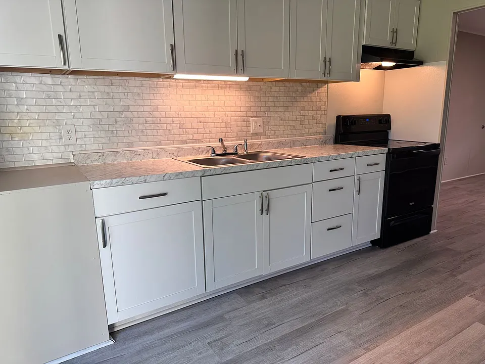 511 Everett Ln #2