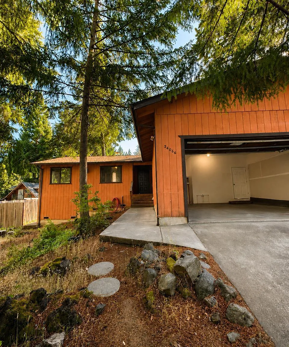 24066 Tulip Dr — Photo 1