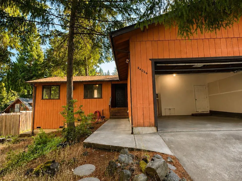 24066 Tulip Dr