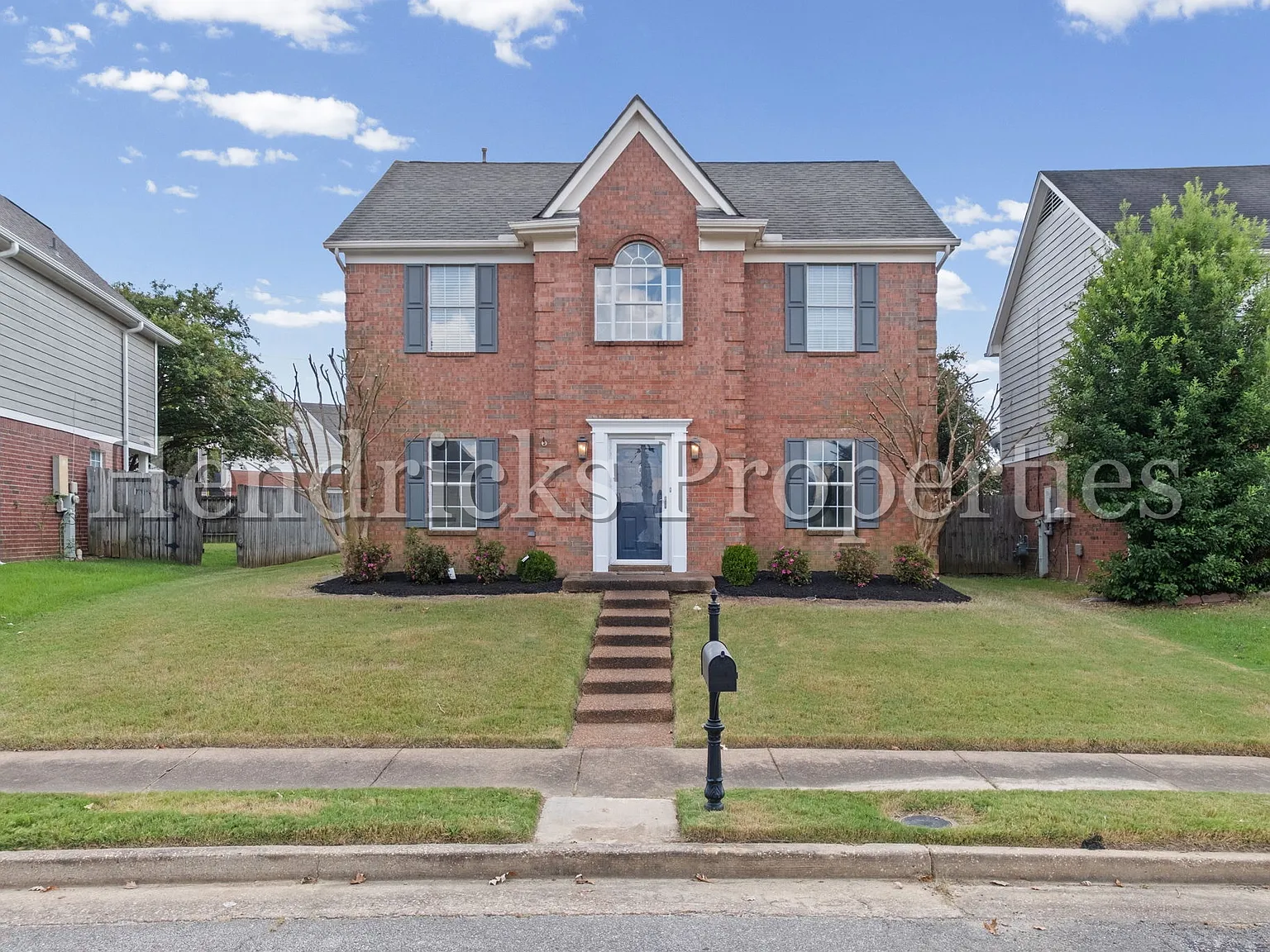 3 bed, 2.5 bath, 1708 sqft, $2,200 — Photo 2