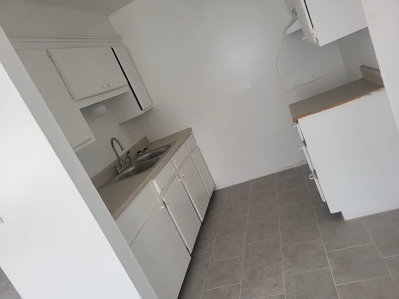 1 bed, 900 sqft, $695 — Photo 3