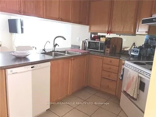 909 Bay St Photo 1