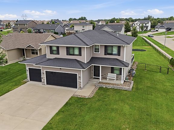 2nd image of 238 NE Avondale Ct
