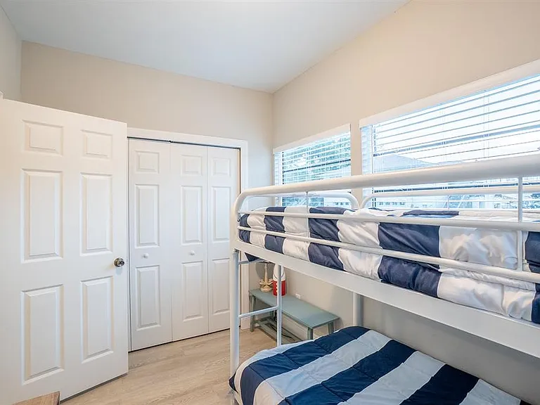 244 Lexington Dr — Photo 15